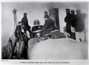 Jules Verne (1828-1905) 和 Jules Hetzel 的儿子在鱼雷上。 作者 法国摄影师