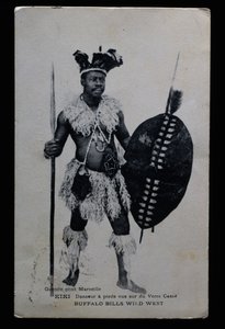 Kiki，赤脚在碎玻璃上表演的舞者，Buffalo Bill (William Frederick Cody 作者 法国摄影师