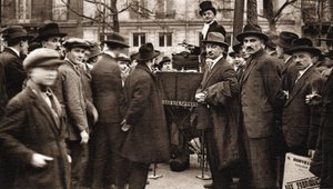 Les petits metiers de Paris: le camelot du boulevard. 作者 法国摄影师