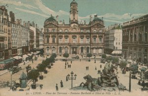 里昂 -  Place des Terreaux  - 巴托尔迪喷泉和市政厅。明信片于1913年寄出。 作者 法国摄影师