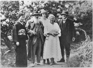 Kuroki夫人，Claude Monet（1840-1926），Alice Butler（1894-1949），Blanche Hoschede-Monet和Georges Clemenceau（1841-1929）在Giverny花园 作者 法国摄影师