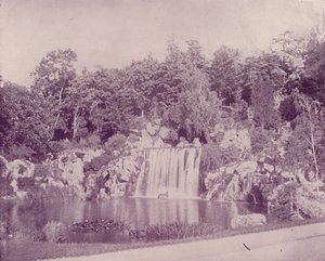 巴黎：Bois de Boulogne 的大瀑布（黑白照片） 作者 法国摄影师