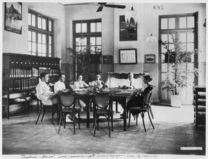 河内男孩小学，1920年 作者 法国摄影师