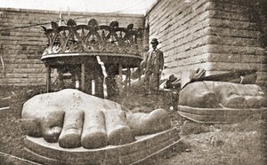 自由女神像的建筑，脚的细节，c.1876 作者 法国摄影师