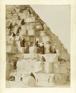 Tourists at the Great Pyramid of Giza 作者 法国摄影师