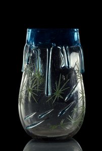 法国艺术：1875-1878年彩色玻璃的花瓶，有坟墓装饰和珐琅彩。巴黎，奥赛博物馆。 作者 法语学校