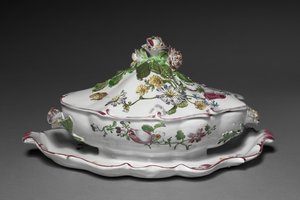 带盖支架的带盖酱汁汤锅，制造商Veuve Perrin工厂，约1765年 作者 法语学校