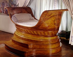 帝国风格：Francois Beaudry制作的桃花心木浴床。19世纪的巴黎，装饰艺术。 作者 法语学校