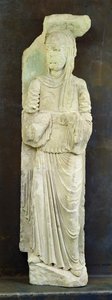 女性雕像（石灰石） 作者 法语学校