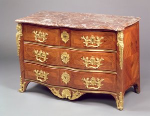 Louis XV Commode by Francois Garnier c.1730（ormolu and marquetry on tulipwood）