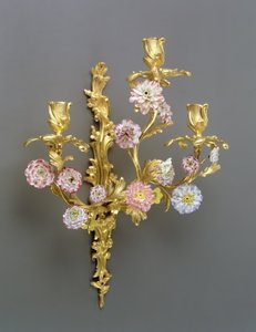 其中一对路易十五三分墙灯，c1750（ormolu和Vincennes瓷器）