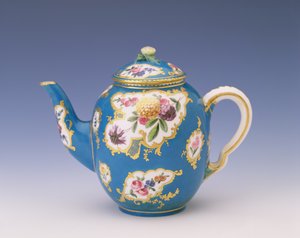 Sevres Teapot与bleu celeste ground，1766（瓷器）