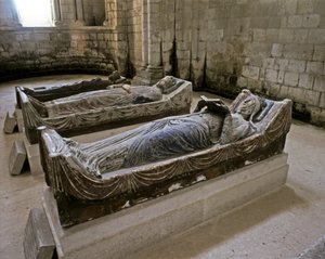 阿基坦的埃莉诺（前景）（1122-1204 年）的王后陵墓。 作者 法语学校