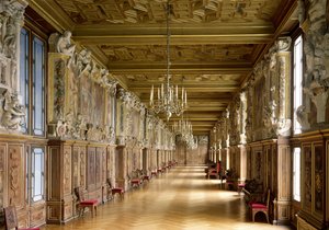 鉴于Galerie Francois I，1528-40 作者 法语学校