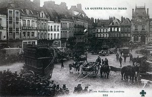 北方战争：1915年白求恩主要广场上的英国远征军伦敦公共汽车（photolitho） 作者 法语学校