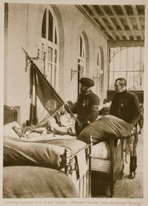 受伤的Chasseur亲吻了心爱的三色，1914-19 作者 法语学校