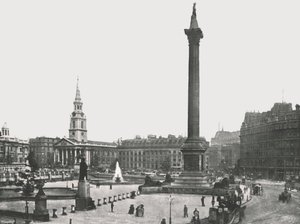 伦敦特拉法加广场（Trafalgar Square），1895年。 作者 弗里斯公司