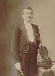 小提琴家和作曲家亨利-马尔托1874-1934年的画像。