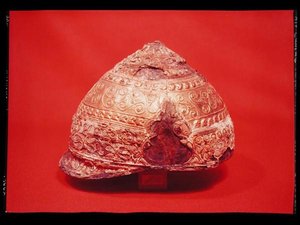 头盔，来自厄尔省安弗勒维尔，约公元前275-225年（青铜、铁、金和珐琅）（另见128301）。