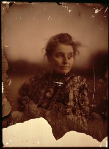 比阿特丽斯·韦伯 (Beatrice Webb) (1858-1943) 的肖像照片（自动彩色照片）（另见 2900） 作者 萧伯纳