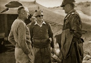 1942 年 11 月 4 日，刚刚在阿拉曼被俘的托马将军（右）和蒙哥马利将军（左）（黑白照片） 作者 