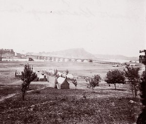 恰塔努加对面的建桥工人营地，约1864年。 作者 乔治·N·巴纳德