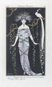 银色织锦大晚礼服。蓝色假发，假发，选自 Costumes Parisiens，1914 年出版（模板印刷）。 作者 乔治理发师