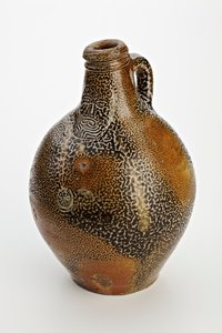 装饰有怪诞面孔的科隆瓶，c.1600-50（盐釉粗陶器）