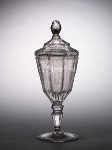 盖杯，西里西亚，约1725年（玻璃）。 作者 德国学校