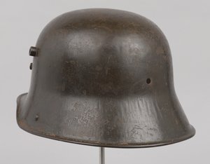 德国钢盔或“钢盔”，c.1916（头盔） 作者 德国学校