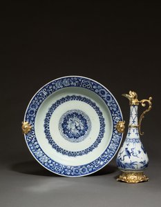 已装裱的中国壶和盘子，奥格斯堡，约1655-60年（瓷器和银镀金）（另请参阅1153958） 作者 德国学校
