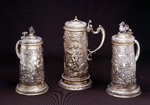Paul Hubner的银镀金圆柱形槽罐，Ausburg 1590; Perias Kramer的银色镀金圆柱形槽，Ausburg 1620;由Paul Hubner，Ausburg 1590，16-17世纪的包裹镀金圆柱形大啤酒杯 作者 德国学校