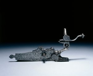 狩猎枪的轮锁，17世纪初（钢制，刻字）。 作者 德国学校