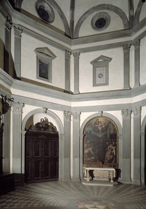 根据朱利亚诺-达-桑加洛（Giuliano da Sangallo，1445-1516）的计划建造的八角形圣堂的视图。