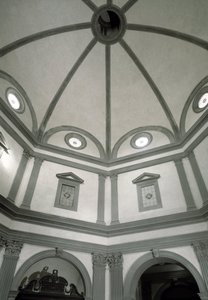 Giuliano da Sangallo（1445-1516）在项目上建造的八角形圣器收藏室的视图