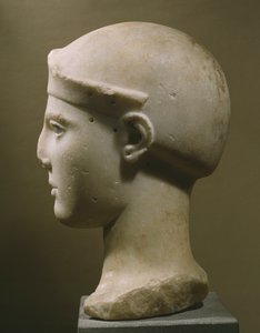 头戴头盔的头部，来自Aegina，公元前470  -  460年（Parian大理石）
