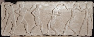 代表六名运动员的丧葬 kouros 的大理石浮雕长袜。 公元前 510 -500 年。 来自雅典卫城。 雅典国家考古博物馆 作者 希腊文