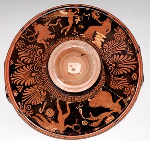 Patera with maenad and Eros (terracotta, 325-300 BC) 作者 希腊文