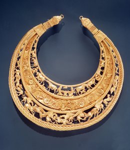 Tolstaya Mogila（金色）的新月形胸 作者 希腊学派