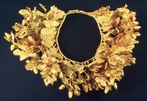 花圈，希腊语，公元前4世纪晚期（金） 作者 希腊学派