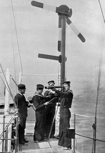 HMS Camperdown上信号灯发出的信号，1895年 作者 格里高利公司