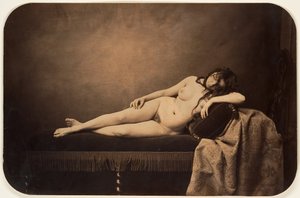 躺在Récamier沙发上的女性裸体，约1856年。
