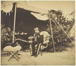 坐在帐篷里的军官，沙隆营地，1857年。 作者 古斯塔夫·勒格雷