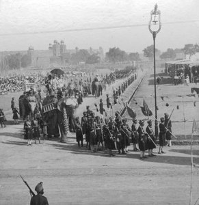 摄于1913年，印度德里，大公环绕的朱玛·穆伊兹德（Jumma Muisjid）。