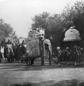 1900年代，印度德里的大象游行中的旁遮普公主。