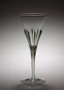 高脚杯，约1900年。 作者 哈里·鲍威尔