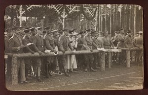 第一次世界大战：1914-1916年乌克兰在德军入侵期间。士兵群（黑白照片 作者 英雄公墓Dsessentniki（At ..至）