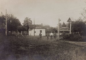 第一次世界大战：1914-1916 年德国军队入侵期间的“乌克兰”。 乡间小路（黑白照片）
