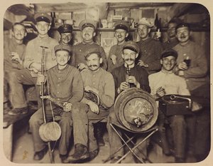 第一次世界大战：1914-1916 年德国军队入侵期间的“乌克兰”。 休息时的一群士兵（黑白照片） 作者 英雄公墓Dsessentniki（At ..至）