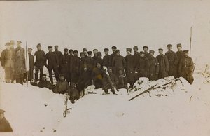 第一次世界大战：1914-1916年乌克兰在德军入侵期间。士兵群（黑白照片 作者 英雄公墓Dsessentniki（At ..至）